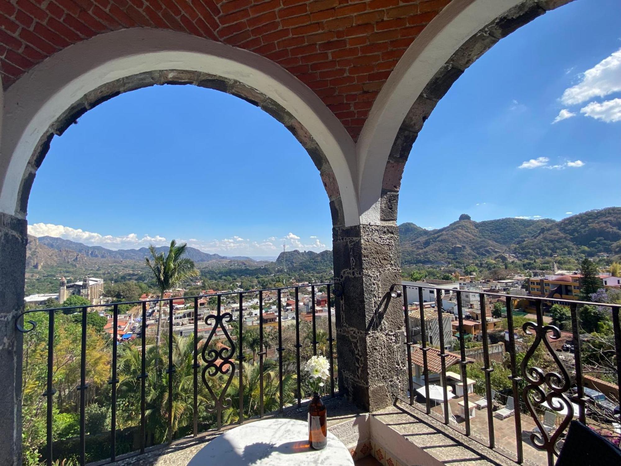 Posada Del Tepozteco - Hotel & Gallery เตโปซตลัน ภายนอก รูปภาพ